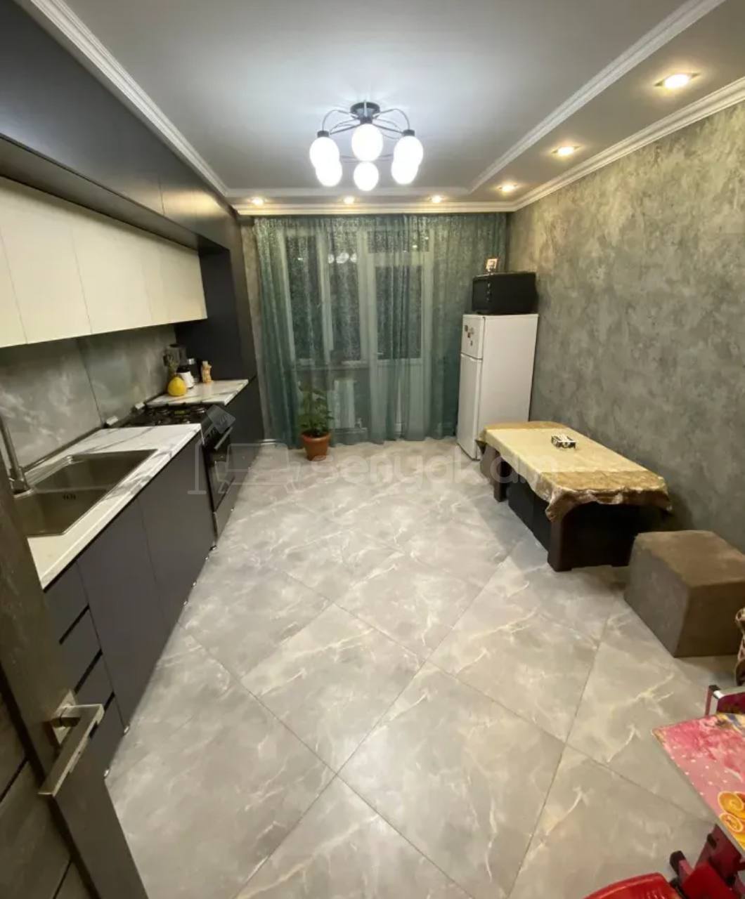 4 Սենյականոց Բնակարան Քարե Շենքում, 115քմ, 2/5 հարկ, Կապիտալ Վերանորոգված