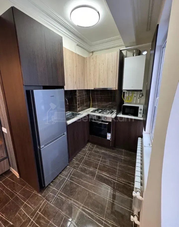 2 Սենյականոց Բնակարան Քարե Շենքում, 43քմ, 5/5 հարկ, Նորմալ Վիճակում