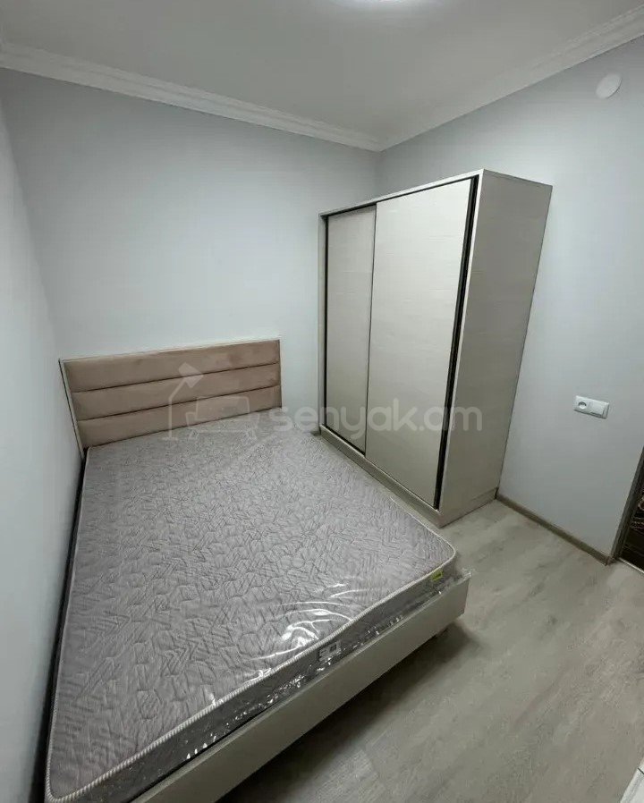 2 Սենյականոց Բնակարան Քարե Շենքում, 43քմ, 5/5 հարկ, Նորմալ Վիճակում