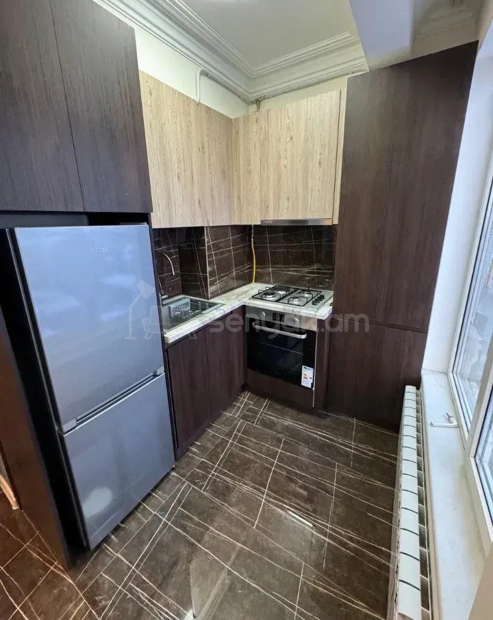 2 Սենյականոց Բնակարան Քարե Շենքում, 43քմ, 5/5 հարկ, Նորմալ Վիճակում