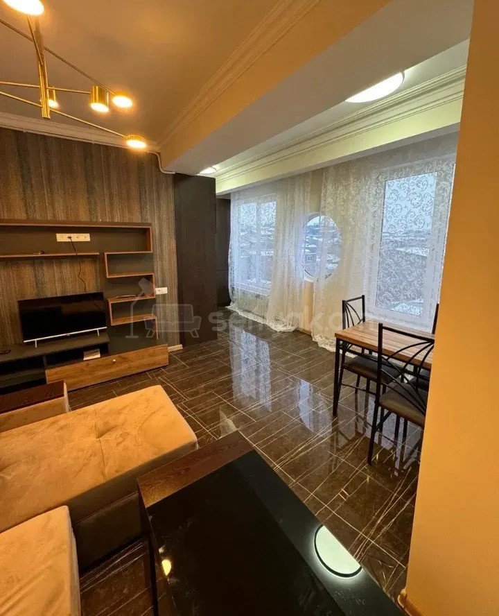 2 Սենյականոց Բնակարան Քարե Շենքում, 43քմ, 5/5 հարկ, Նորմալ Վիճակում