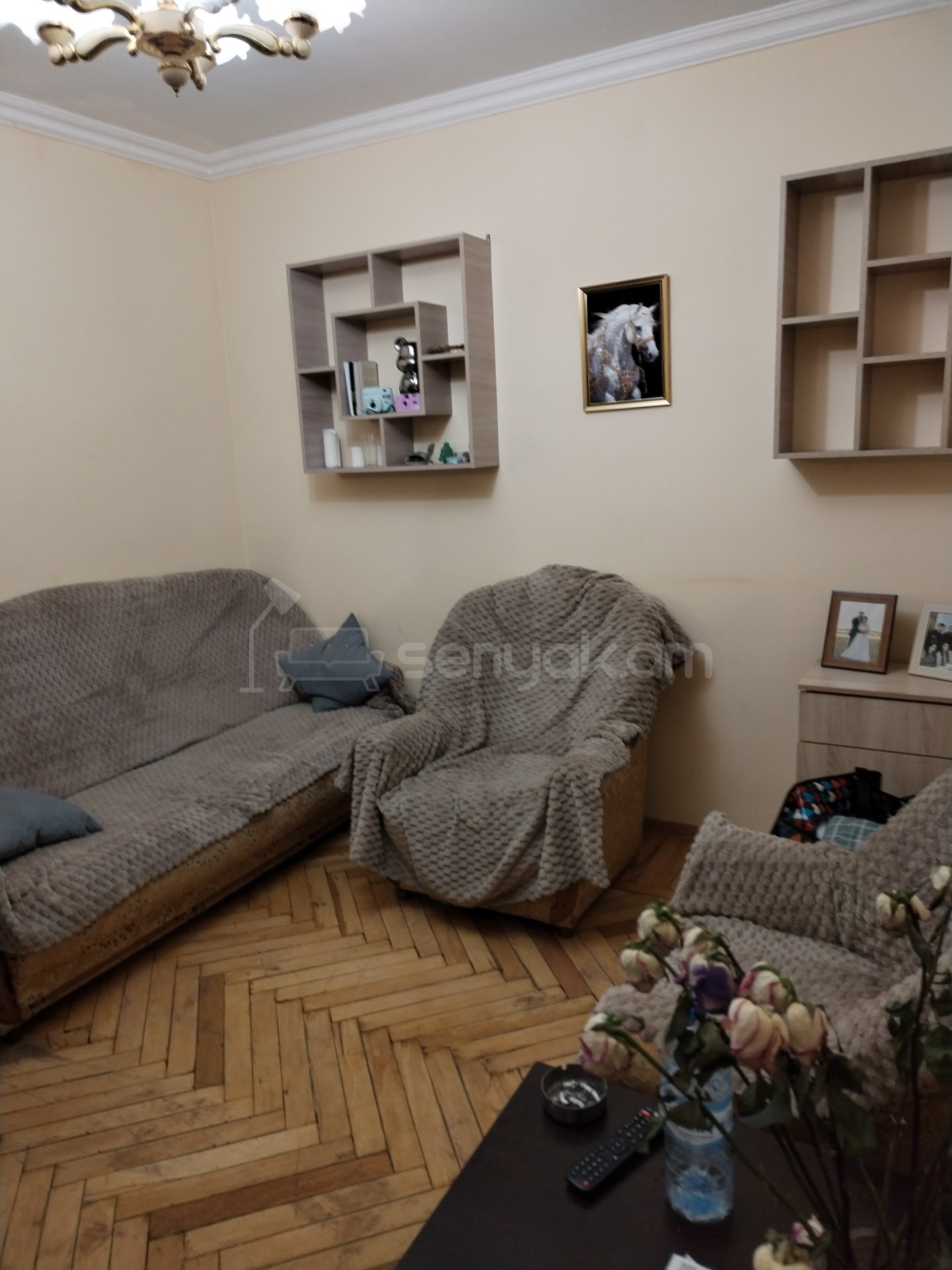 2 Սենյականոց Բնակարան Քարե Շենքում, 40քմ, 1/5 հարկ, Նորմալ Վիճակում, Կահավորված