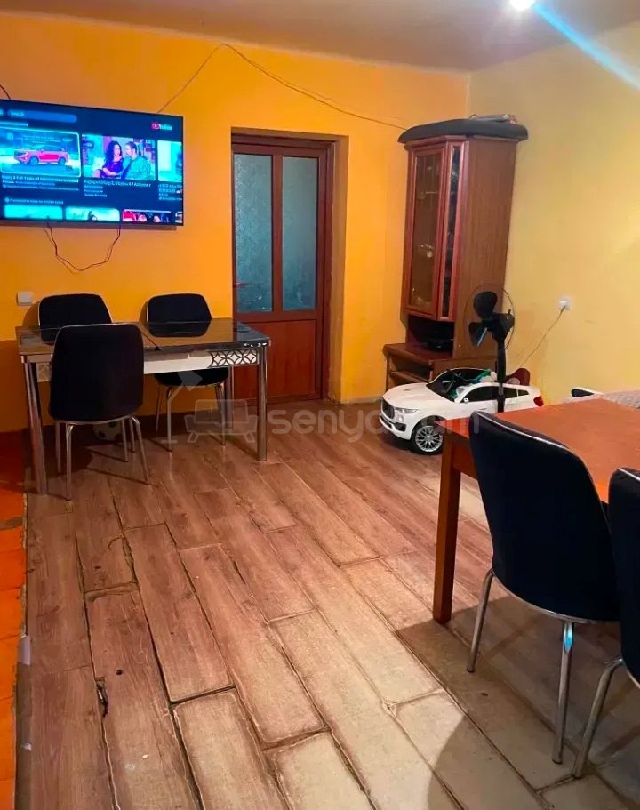 3 Սենյականոց Բնակարան Քարե Շենքում, 55քմ, 1/5 հարկ, Կապիտալ Վերանորոգված