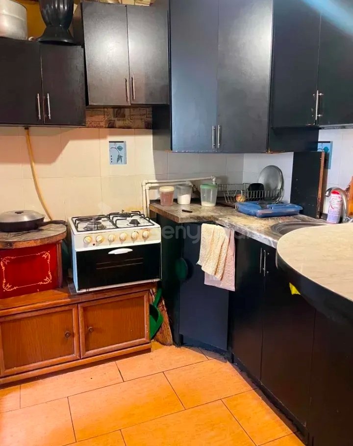 3 Սենյականոց Բնակարան Քարե Շենքում, 55քմ, 1/5 հարկ, Նորմալ Վիճակում