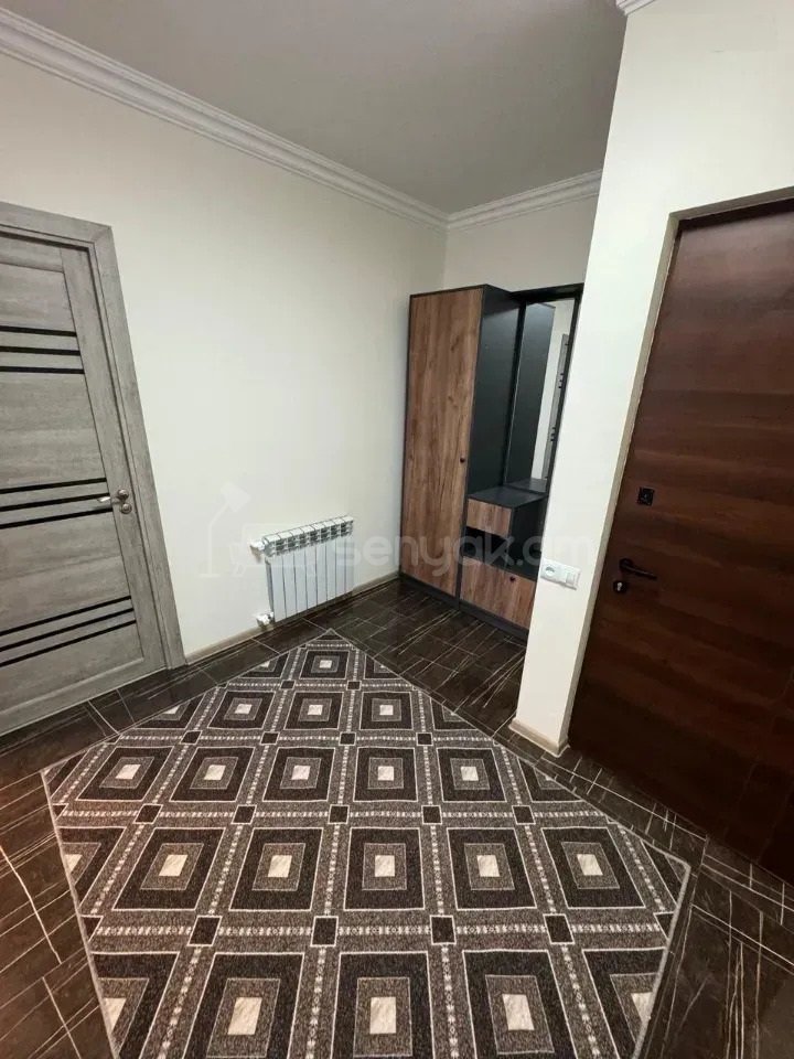 2 Սենյականոց Բնակարան Քարե Շենքում, 43քմ, 5/5 հարկ, Նորմալ Վիճակում