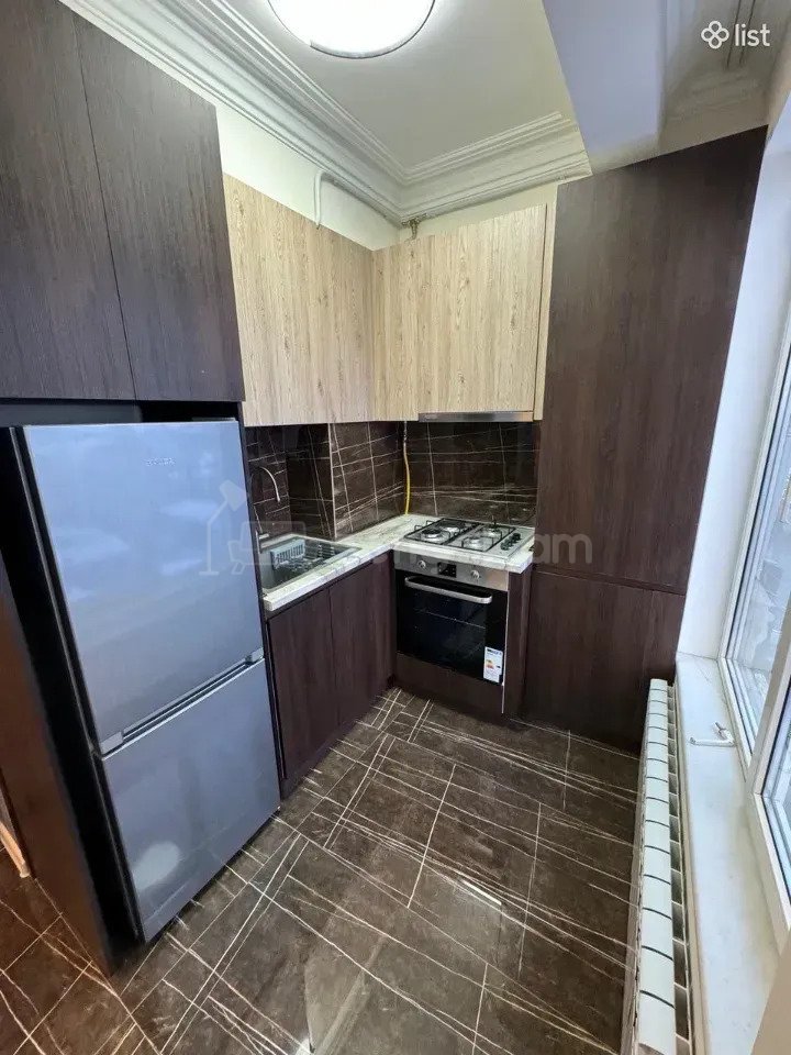 2 Սենյականոց Բնակարան Քարե Շենքում, 43քմ, 5/5 հարկ, Նորմալ Վիճակում