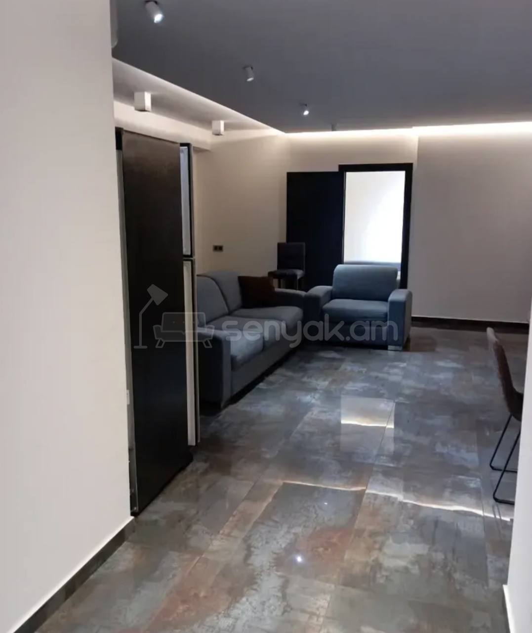 4 Սենյականոց Բնակարան Քարե Շենքում, 85քմ, 5/5 հարկ, Կապիտալ Վերանորոգված