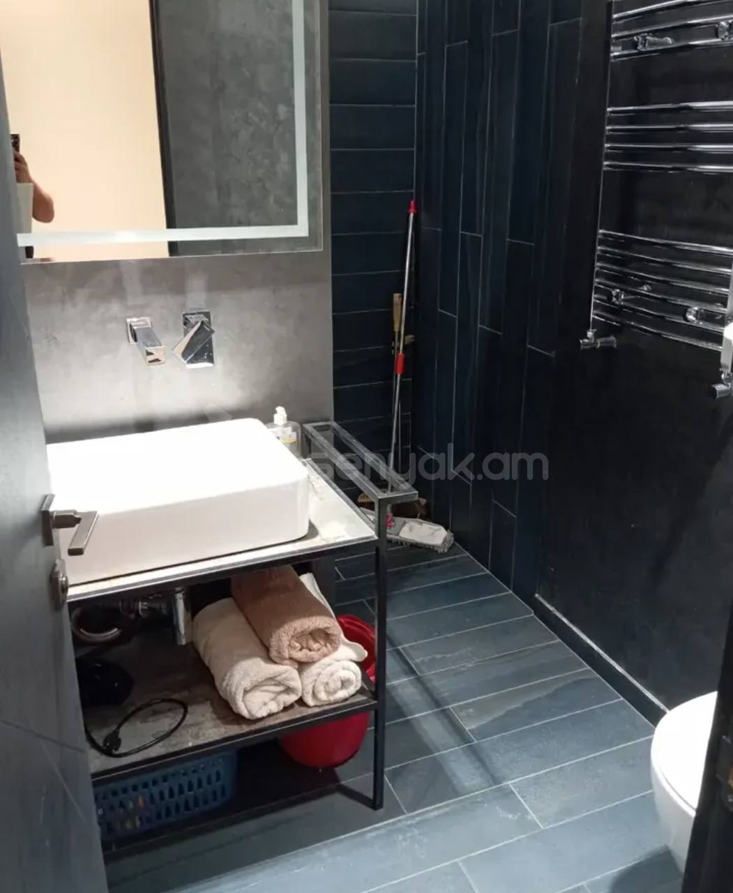 4 Սենյականոց Բնակարան Քարե Շենքում, 85քմ, 5/5 հարկ, Կապիտալ Վերանորոգված