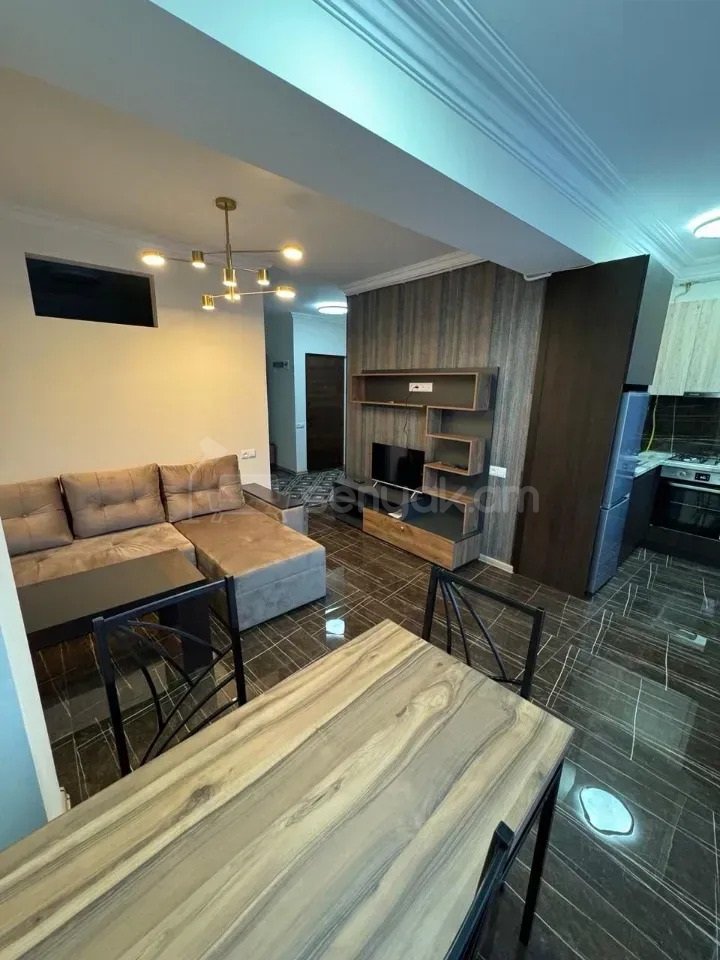 2 Սենյականոց Բնակարան Քարե Շենքում, 43քմ, 4/5 հարկ, Կապիտալ Վերանորոգված