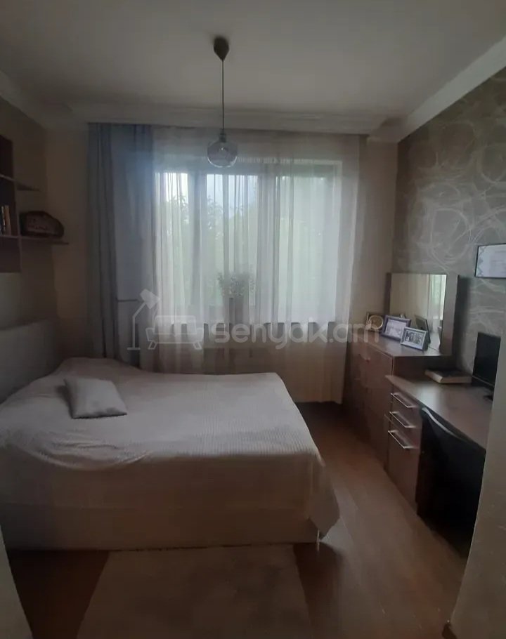 3 Սենյականոց Բնակարան Քարե Շենքում, 70քմ, 4/4 հարկ, Կապիտալ Վերանորոգված, Կահավորված