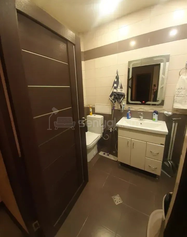 3 Սենյականոց Բնակարան Քարե Շենքում, 70քմ, 4/4 հարկ, Կապիտալ Վերանորոգված, Կահավորված