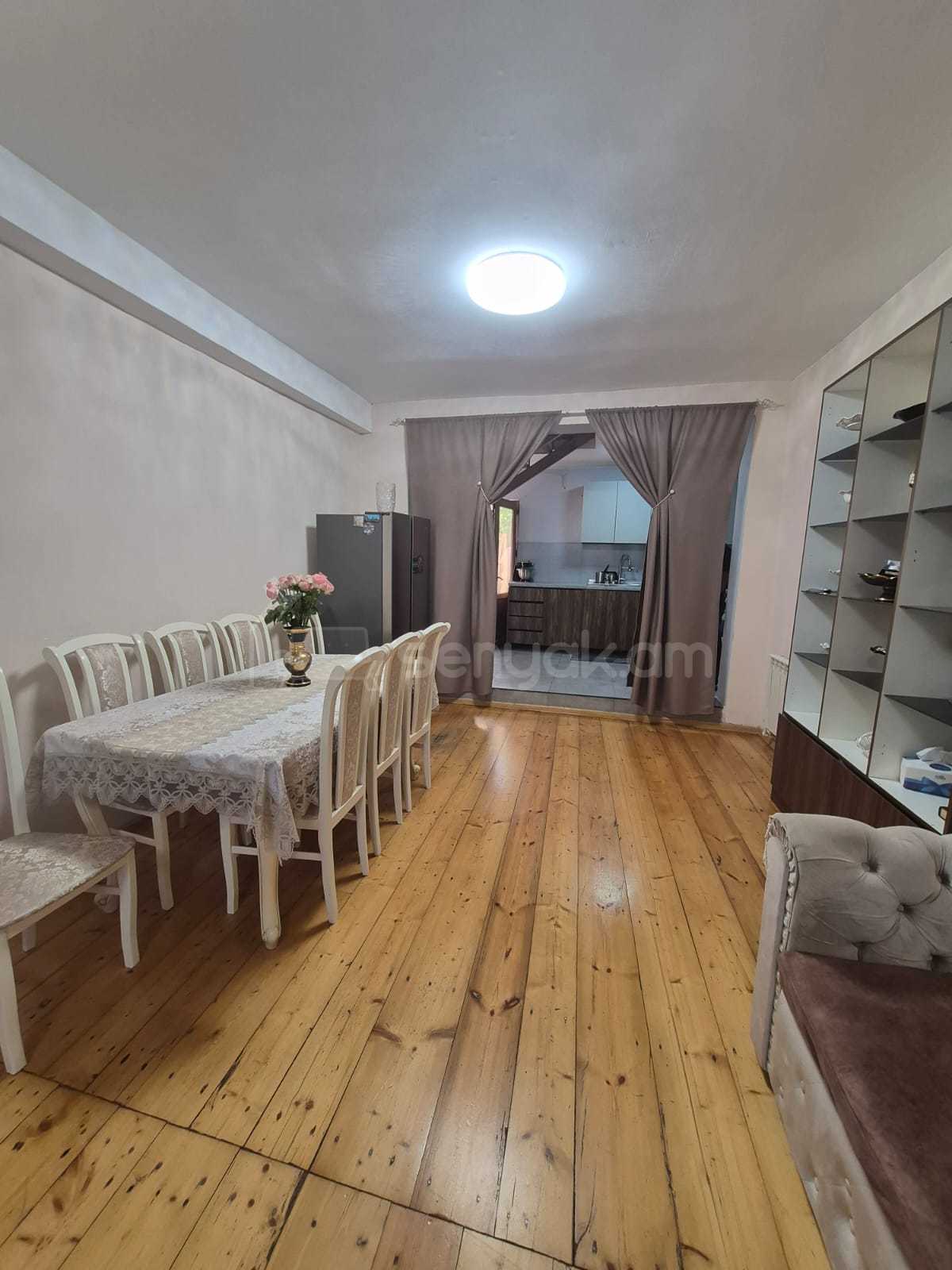 4 Սենյականոց Սեփական Տուն, 180քմ, Նորմալ Վիճակում, Ավտոտնակով