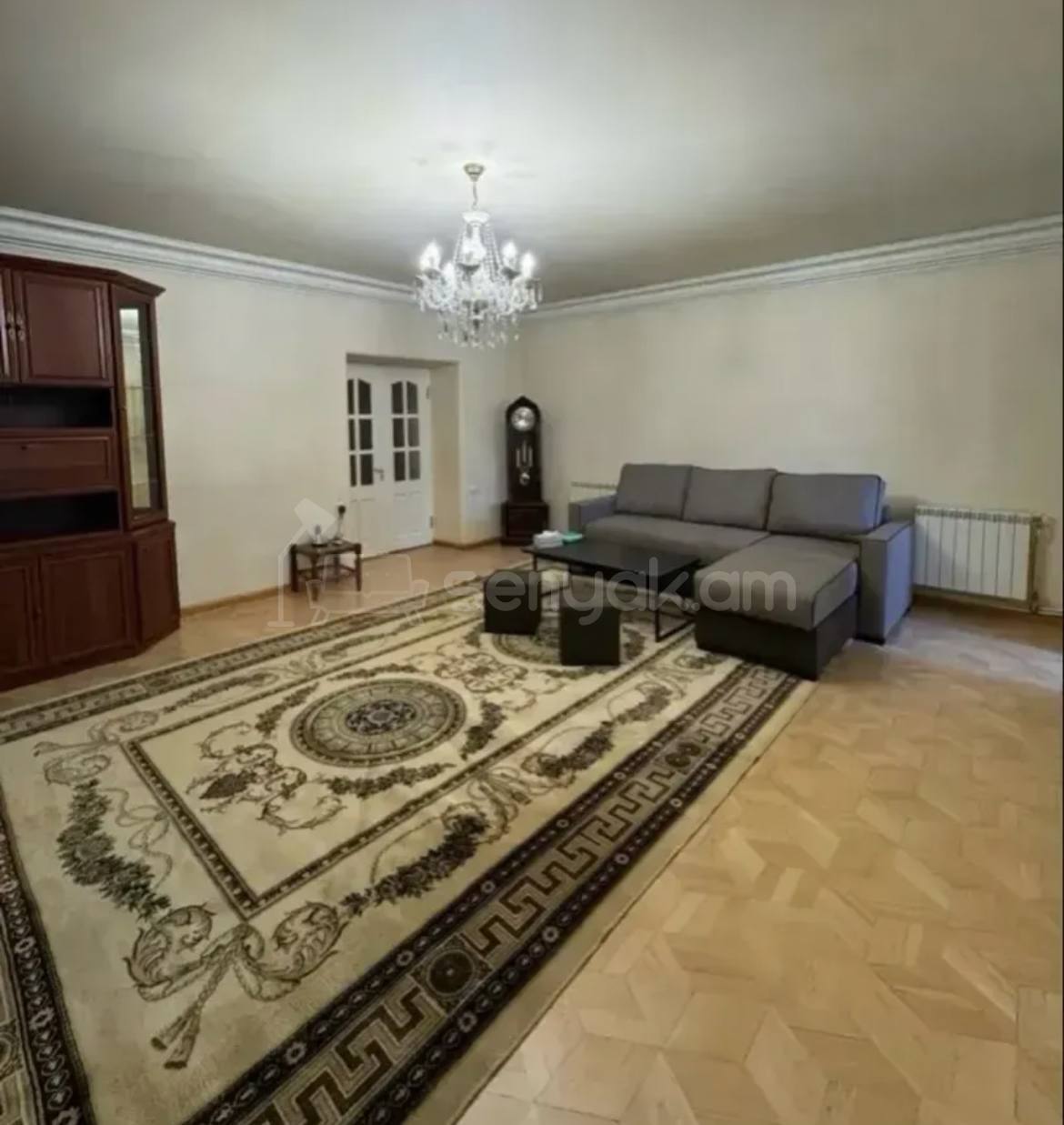 5 Սենյականոց Բնակարան Քարե Շենքում, 140քմ, 3/5 հարկ, Կապիտալ Վերանորոգված, Կահավորված