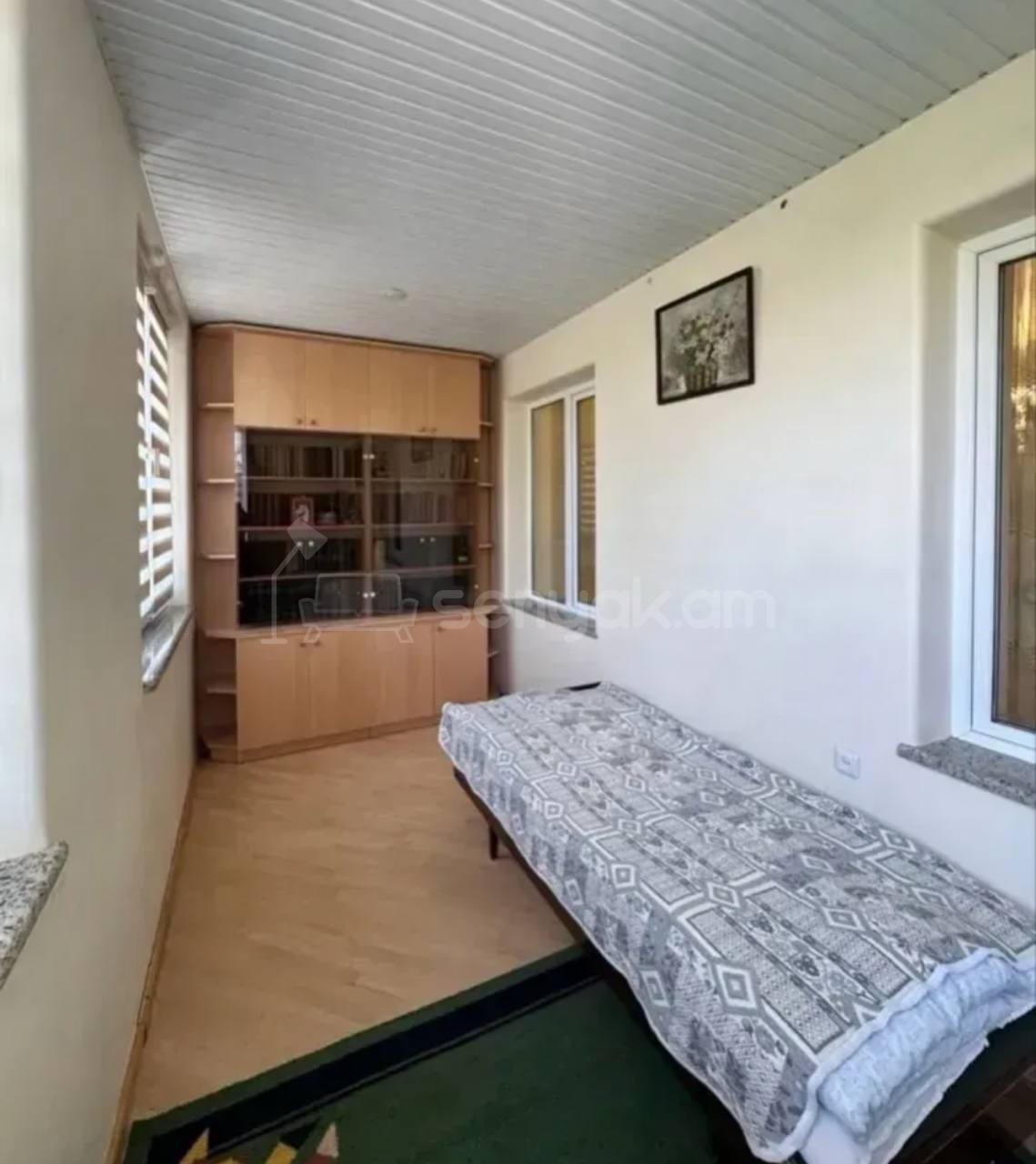 5 Սենյականոց Բնակարան Քարե Շենքում, 140քմ, 3/5 հարկ, Կապիտալ Վերանորոգված, Կահավորված