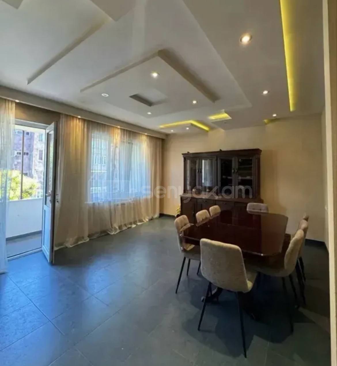 5 Սենյականոց Բնակարան Քարե Շենքում, 140քմ, 3/5 հարկ, Կապիտալ Վերանորոգված, Կահավորված