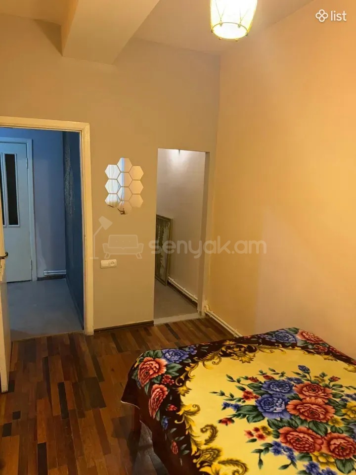 3 Սենյականոց Բնակարան Քարե Շենքում, 78քմ, 2/2 հարկ, Նորմալ Վիճակում, Կահավորված, Արևկող
