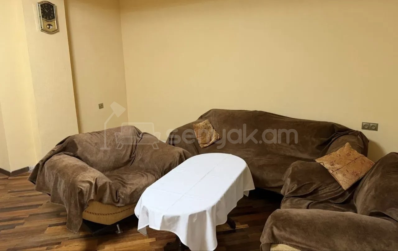 3 Սենյականոց Բնակարան Քարե Շենքում, 78քմ, 2/2 հարկ, Նորմալ Վիճակում, Կահավորված, Արևկող
