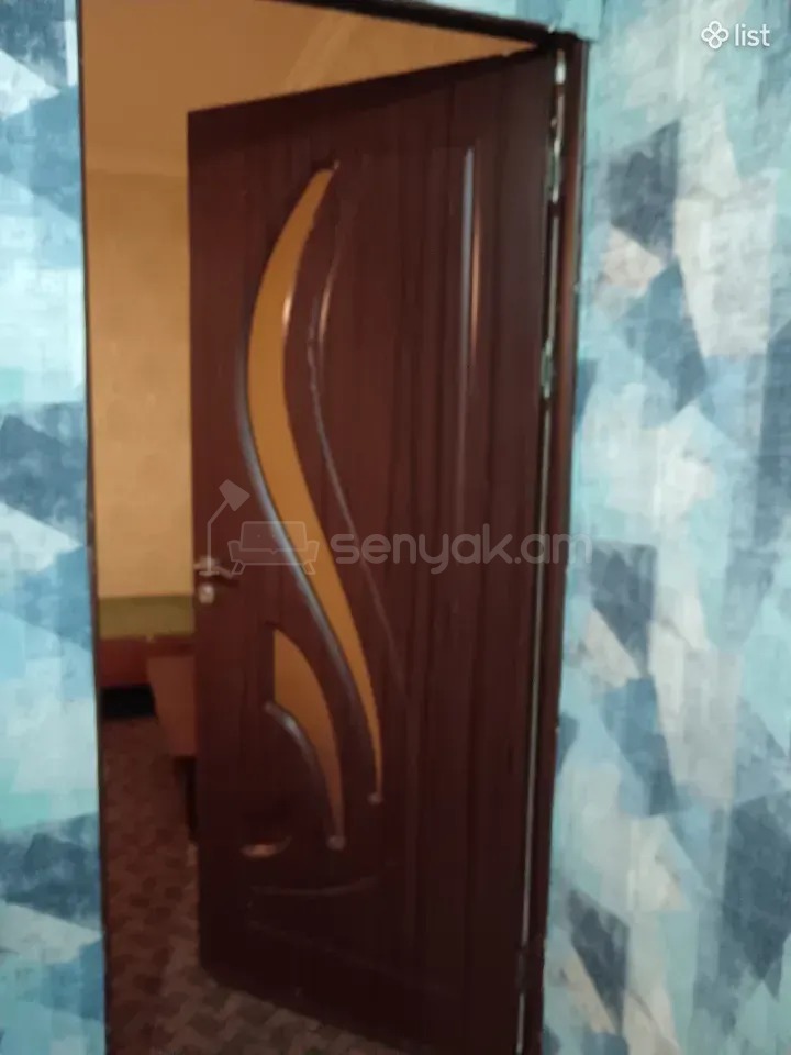 1 Սենյականոց Բնակարան Քարե Շենքում, 34քմ, 2/4 հարկ, Նորմալ Վիճակում, Կահավորված, Արևկող