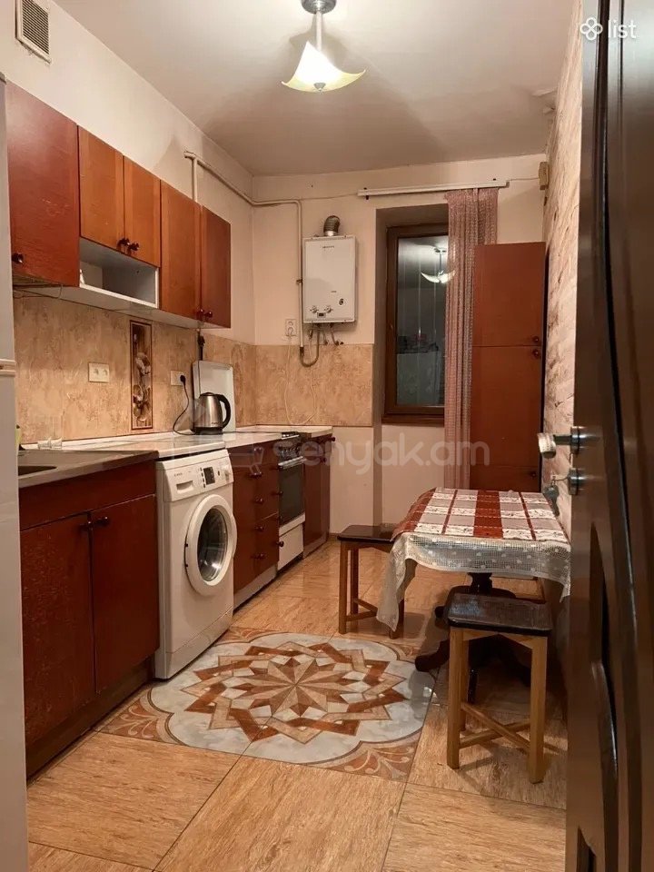 4 Սենյականոց Բնակարան Քարե Շենքում, 80քմ, 2/5 հարկ, Կոսմետիկ Վերանորոգված, Կահավորված, Արևկող