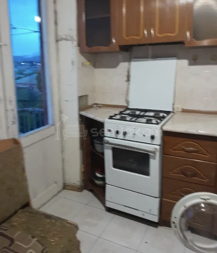 2 Սենյականոց Բնակարան Քարե Շենքում, 56քմ, 2/5 հարկ, Նորմալ Վիճակում, Կահավորված