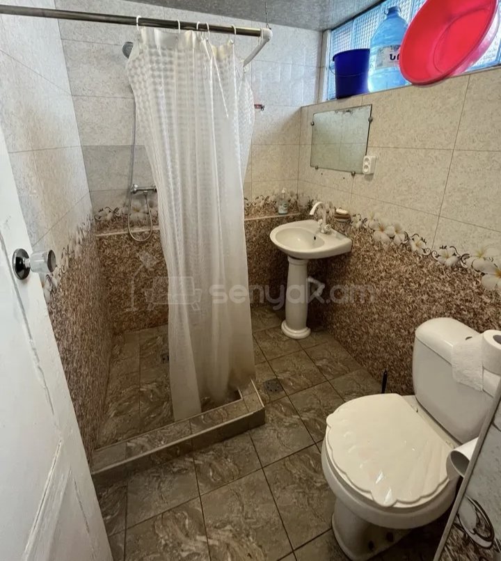 2 Սենյականոց Բնակարան Քարե Շենքում, 42քմ, 3/5 հարկ, Նորմալ Վիճակում, Կահավորված