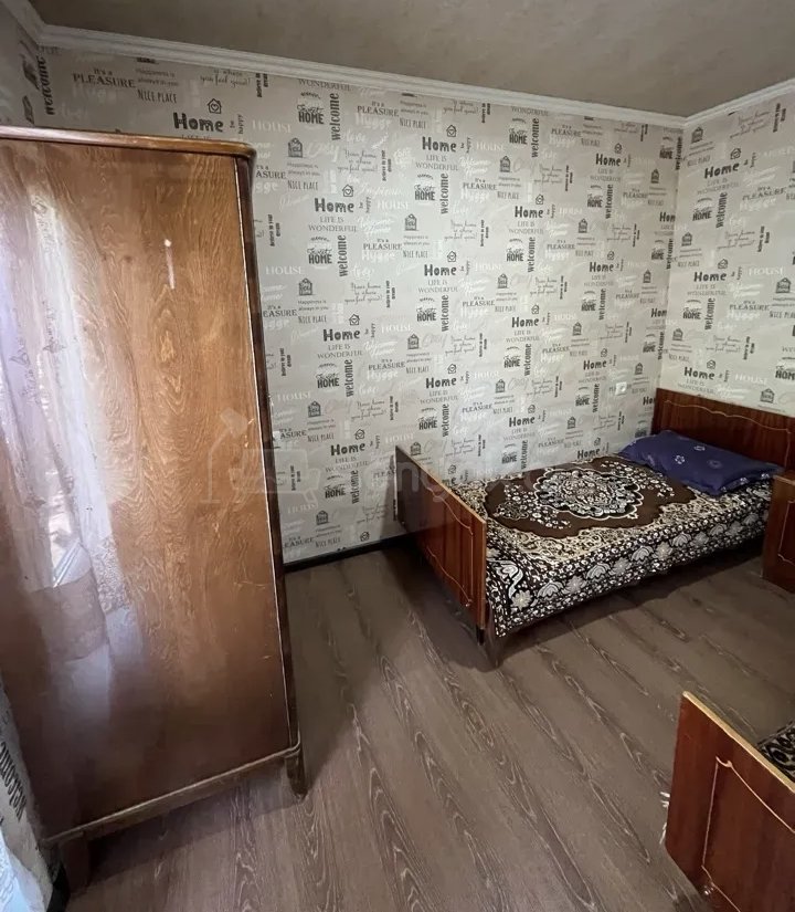 2 Սենյականոց Բնակարան Քարե Շենքում, 42քմ, 3/5 հարկ, Նորմալ Վիճակում, Կահավորված