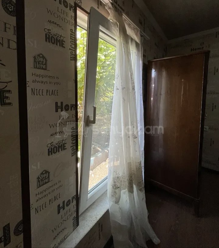 2 Սենյականոց Բնակարան Քարե Շենքում, 42քմ, 3/5 հարկ, Նորմալ Վիճակում, Կահավորված
