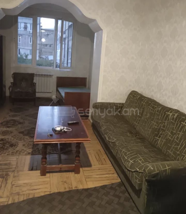 1 Սենյականոց Բնակարան Քարե Շենքում, 45քմ, 2/5 հարկ, Նորմալ Վիճակում, Կահավորված, Արևկող