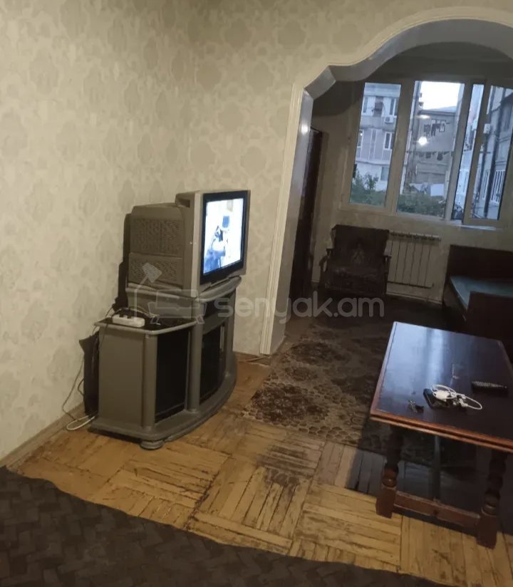 1 Սենյականոց Բնակարան Քարե Շենքում, 45քմ, 2/5 հարկ, Նորմալ Վիճակում, Կահավորված, Արևկող