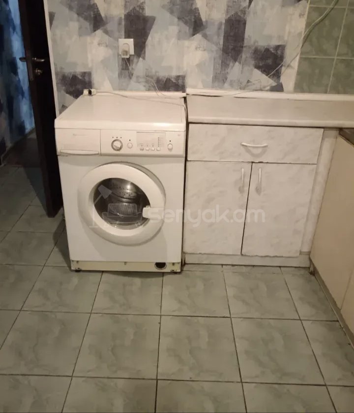 1 Սենյականոց Բնակարան Քարե Շենքում, 45քմ, 2/5 հարկ, Նորմալ Վիճակում, Կահավորված, Արևկող