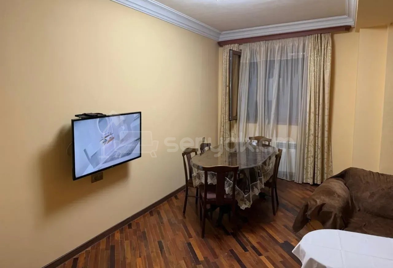 3 Սենյականոց Բնակարան Քարե Շենքում, 80քմ, 2/2 հարկ, Նորմալ Վիճակում, Կահավորված