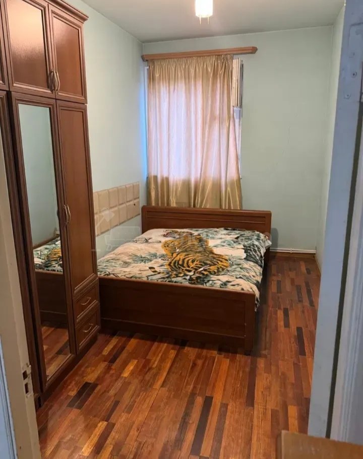3 Սենյականոց Բնակարան Քարե Շենքում, 80քմ, 2/2 հարկ, Նորմալ Վիճակում, Կահավորված