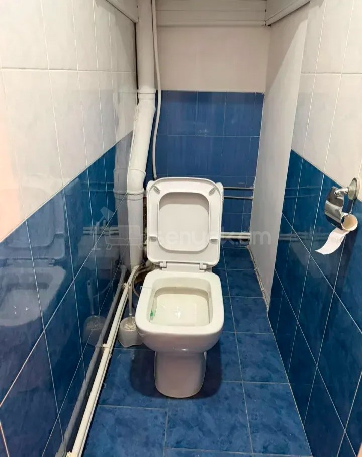 3 Սենյականոց Բնակարան Քարե Շենքում, 80քմ, 2/2 հարկ, Նորմալ Վիճակում, Կահավորված
