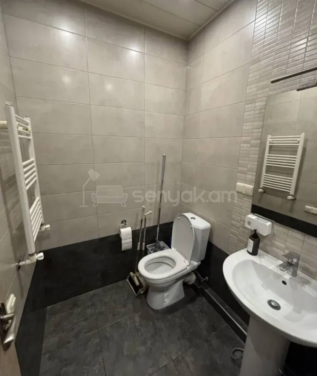 2 Սենյականոց Բնակարան Քարե Շենքում, 49քմ, 5/5 հարկ, Կապիտալ Վերանորոգված, Կահավորված