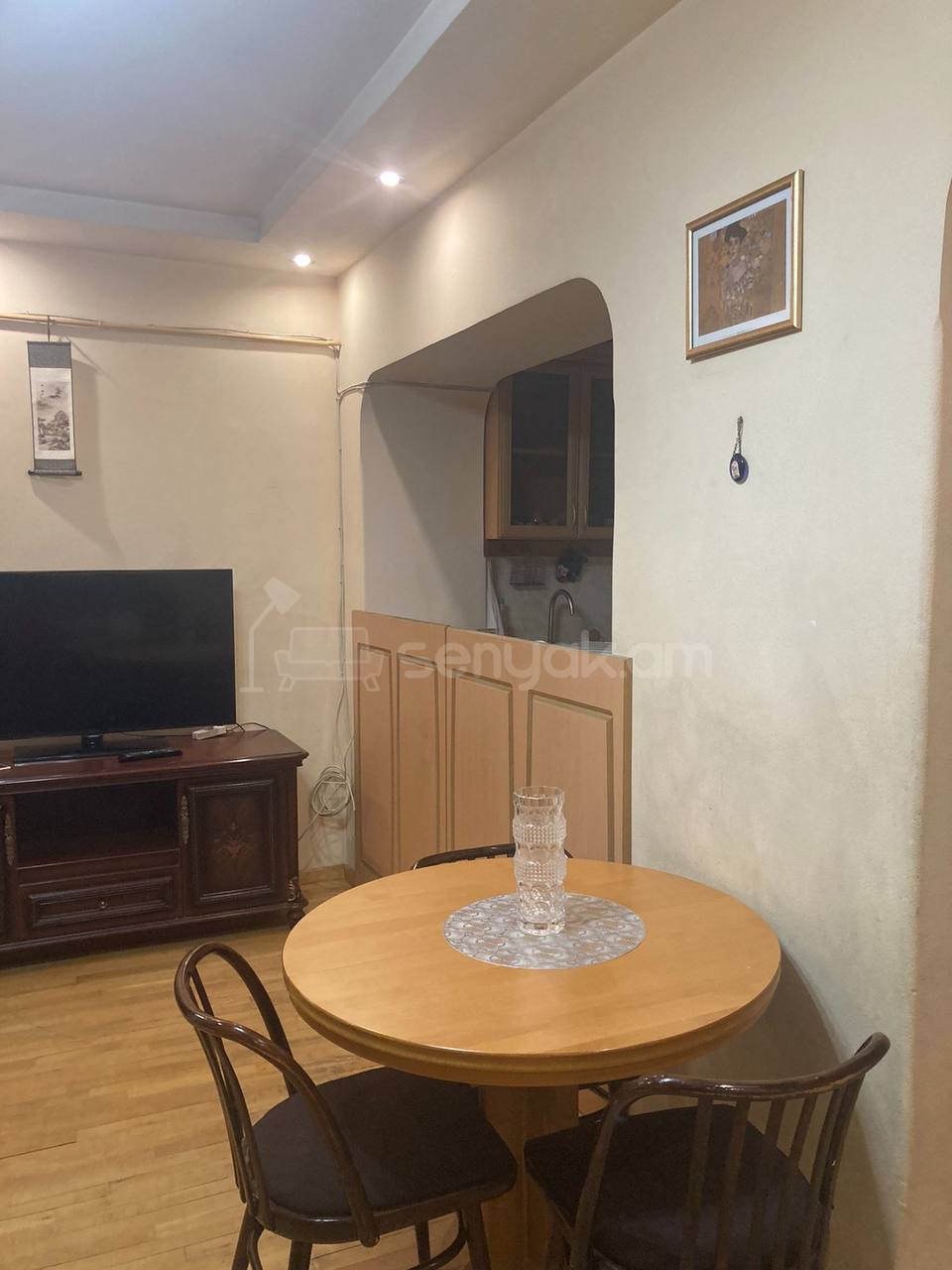 1 Սենյականոց Բնակարան Քարե Շենքում, 50քմ, 4/6 հարկ, Կոսմետիկ Վերանորոգված, Կահավորված