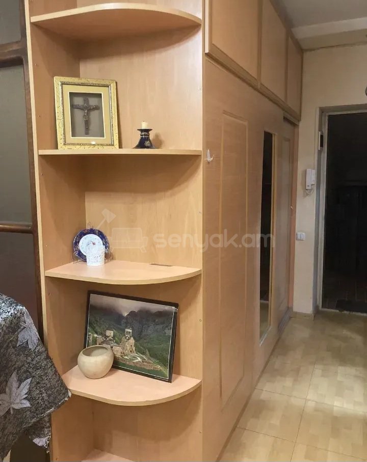 1 Սենյականոց Բնակարան Քարե Շենքում, 50քմ, 4/6 հարկ, Կապիտալ Վերանորոգված, Կահավորված
