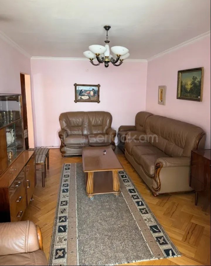 1 Սենյականոց Բնակարան Քարե Շենքում, 42քմ, 4/5 հարկ, Կապիտալ Վերանորոգված, Կահավորված