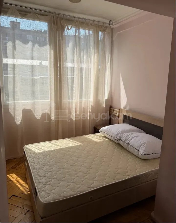 1 Սենյականոց Բնակարան Քարե Շենքում, 42քմ, 4/5 հարկ, Կապիտալ Վերանորոգված, Կահավորված