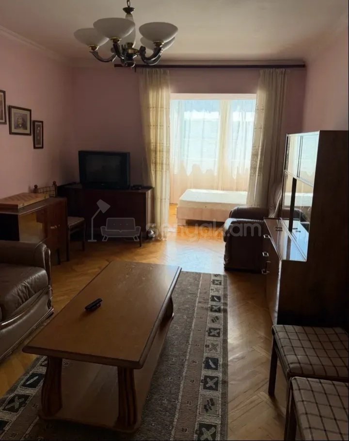 1 Սենյականոց Բնակարան Քարե Շենքում, 42քմ, 4/5 հարկ, Կապիտալ Վերանորոգված, Կահավորված