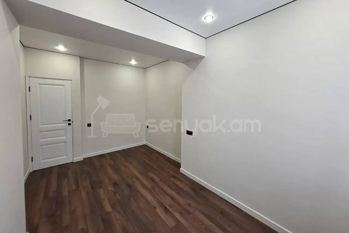 3 Սենյականոց Բնակարան Քարե Շենքում, 61քմ, 4/5 հարկ, Կապիտալ Վերանորոգված