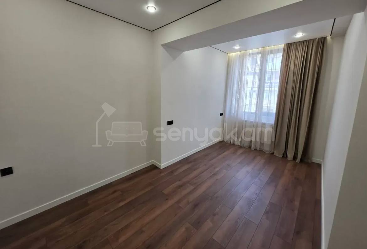 3 Սենյականոց Բնակարան Քարե Շենքում, 61քմ, 4/5 հարկ, Կապիտալ Վերանորոգված