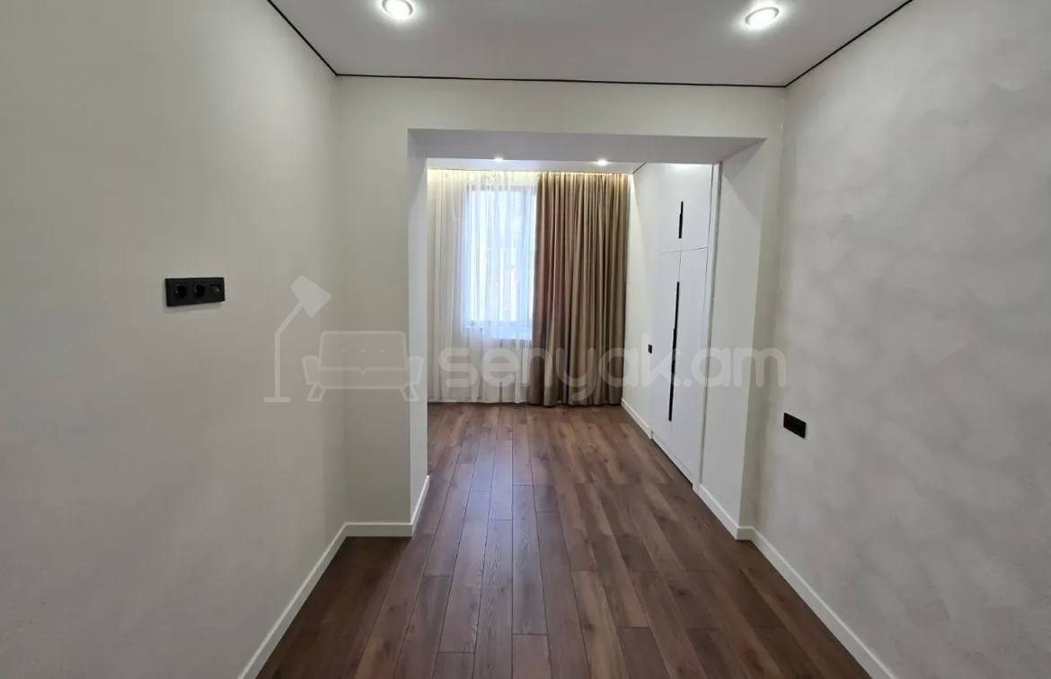 3 Սենյականոց Բնակարան Քարե Շենքում, 61քմ, 4/5 հարկ, Կապիտալ Վերանորոգված
