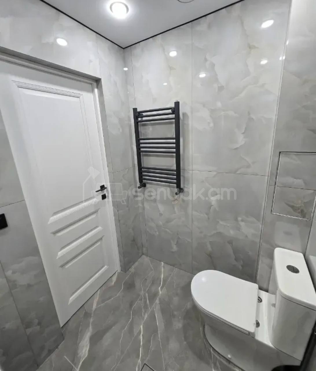 3 Սենյականոց Բնակարան Քարե Շենքում, 61քմ, 4/5 հարկ, Կապիտալ Վերանորոգված