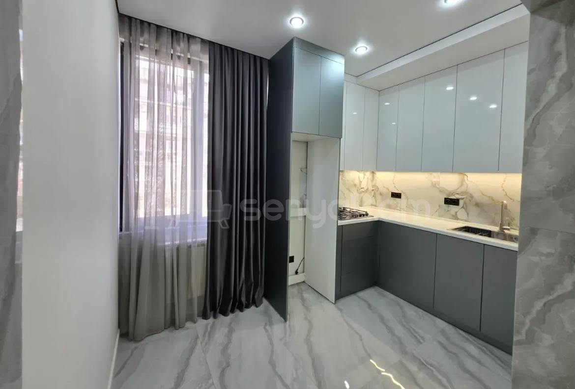 3 Սենյականոց Բնակարան Քարե Շենքում, 61քմ, 4/5 հարկ, Կապիտալ Վերանորոգված