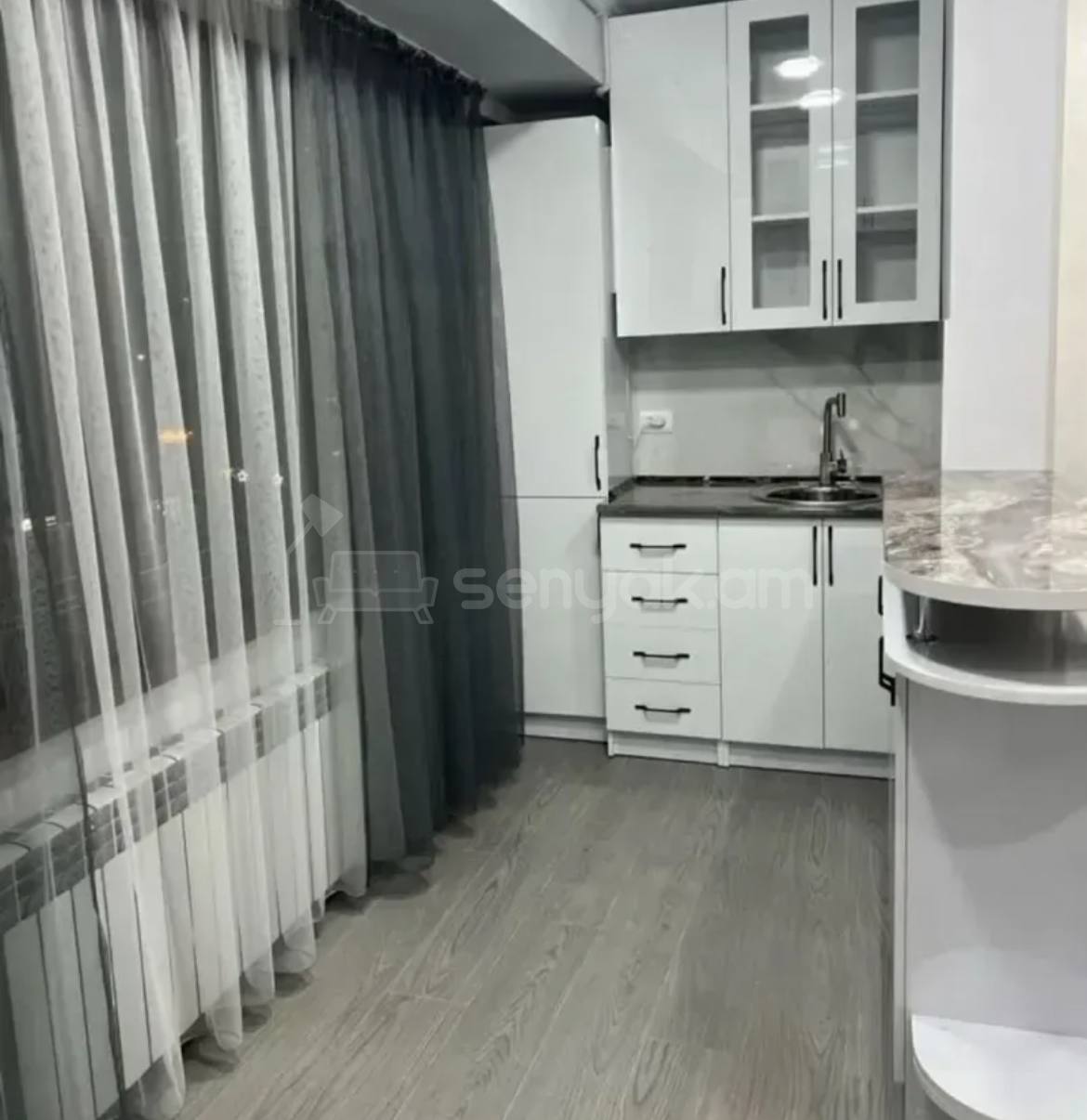 2 Սենյականոց Բնակարան Քարե Շենքում, 40քմ, 6/9 հարկ, Կապիտալ Վերանորոգված, Կահավորված