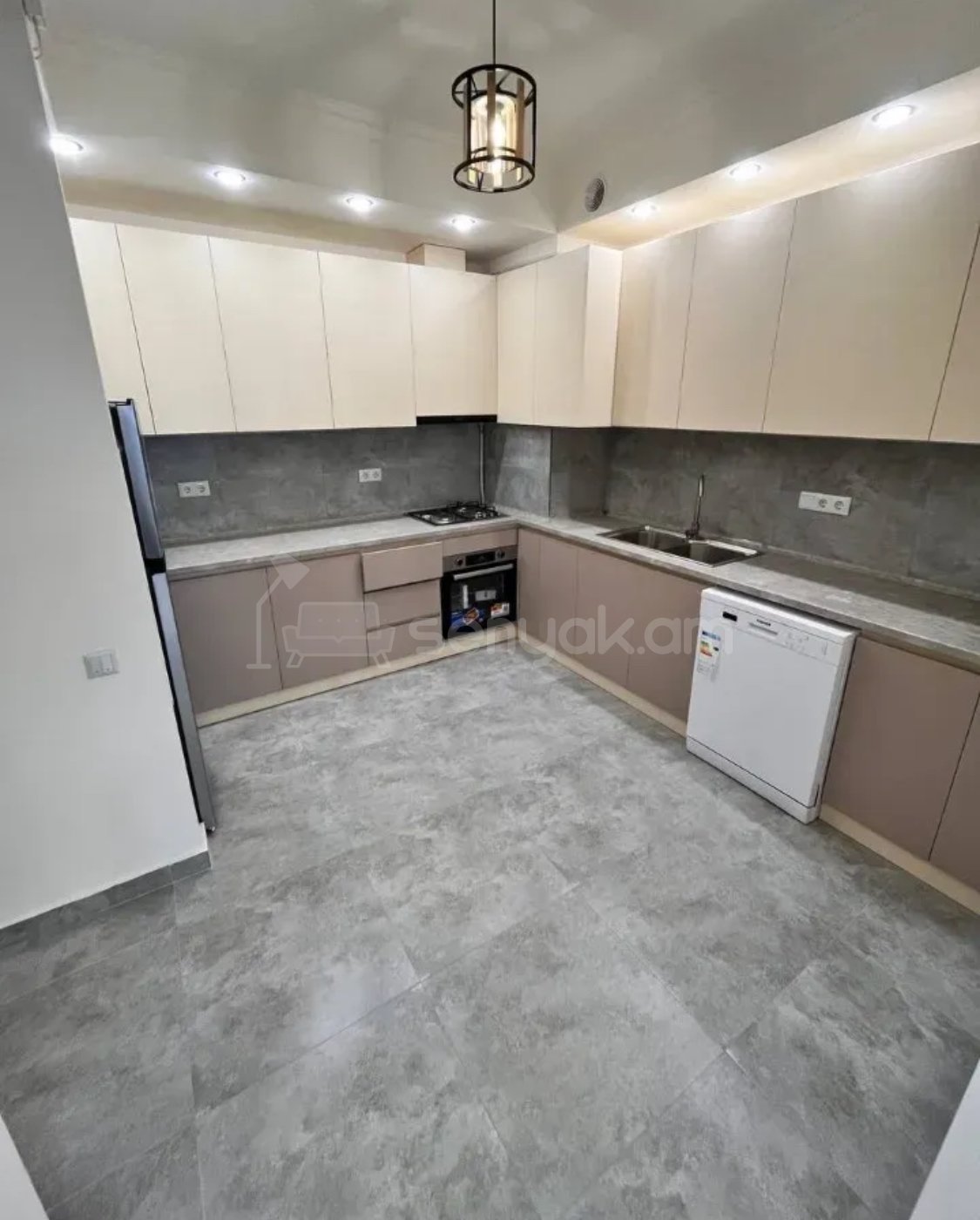3 Սենյականոց Բնակարան Նորակառույցում, 73քմ, 13/16 հարկ, Կապիտալ Վերանորոգված, Կահավորված