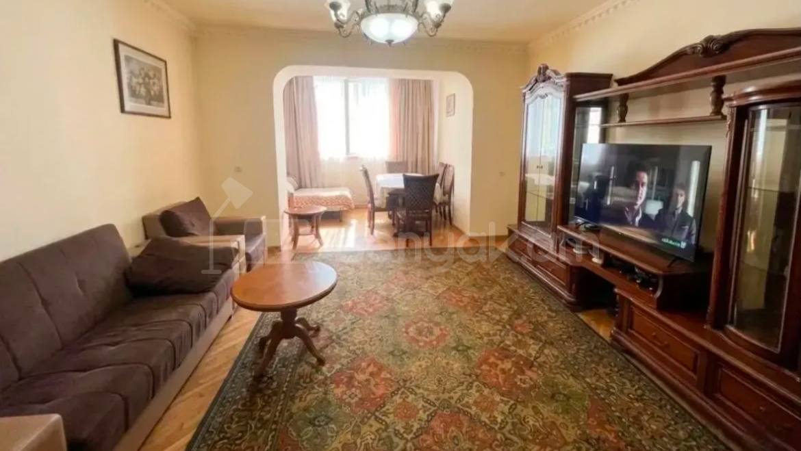 3 Սենյականոց Բնակարան Քարե Շենքում, 90քմ, 2/5 հարկ, Նորմալ Վիճակում