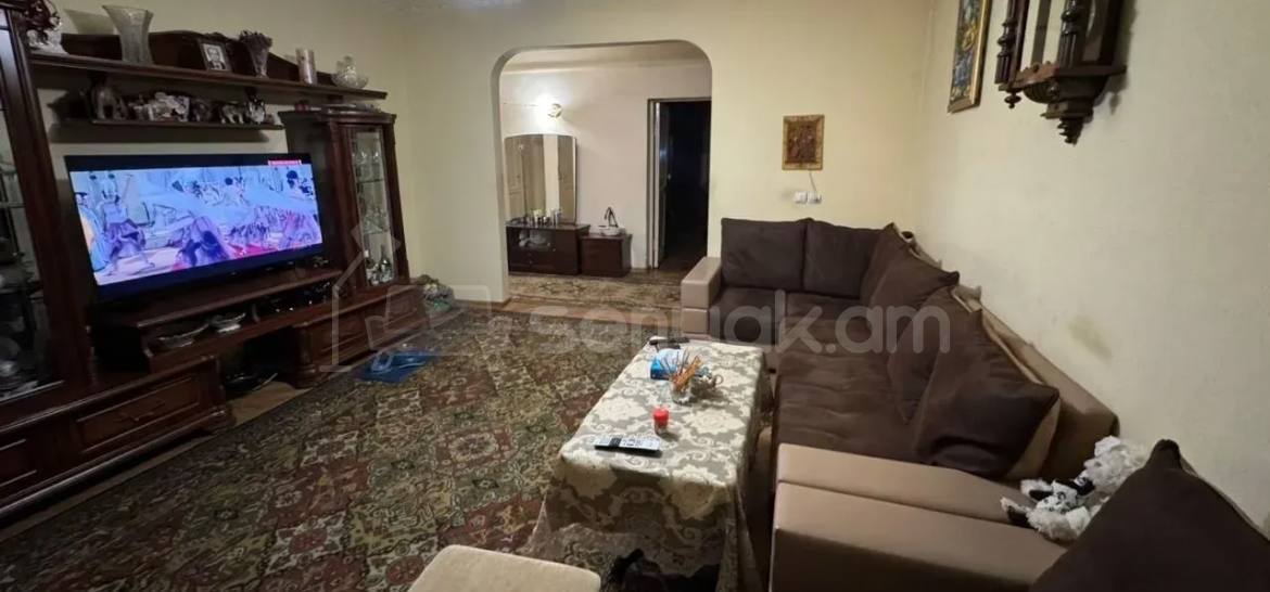 3 Սենյականոց Բնակարան Քարե Շենքում, 90քմ, 2/5 հարկ, Նորմալ Վիճակում
