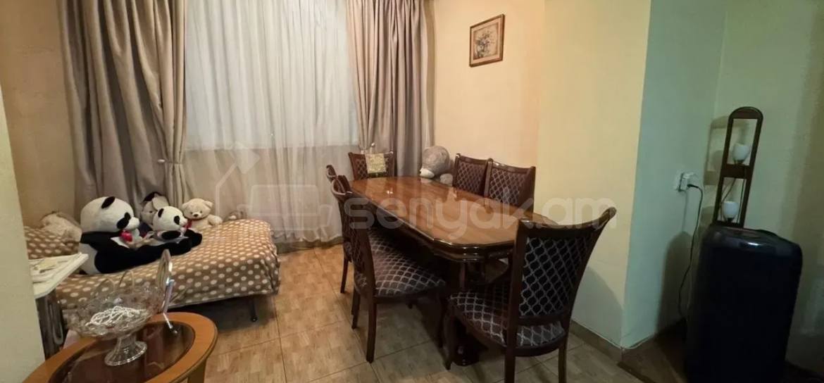 3 Սենյականոց Բնակարան Քարե Շենքում, 90քմ, 2/5 հարկ, Նորմալ Վիճակում