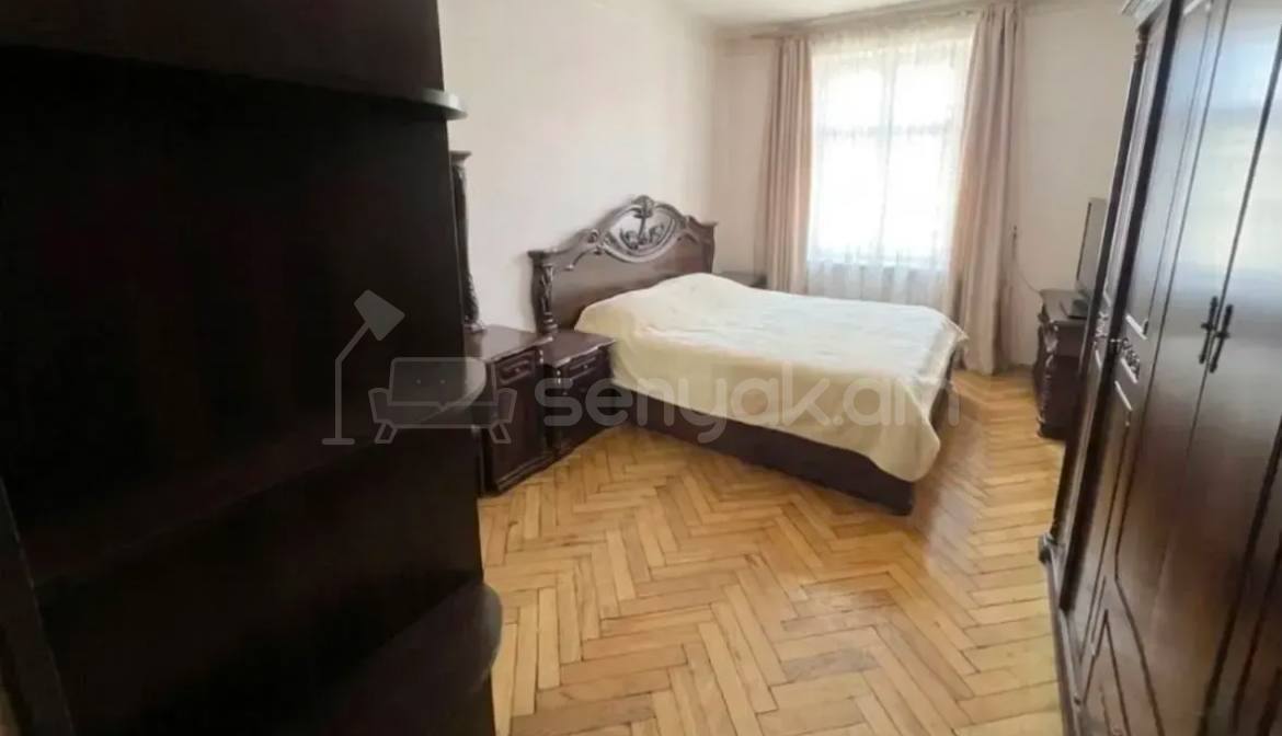 3 Սենյականոց Բնակարան Քարե Շենքում, 90քմ, 2/5 հարկ, Նորմալ Վիճակում